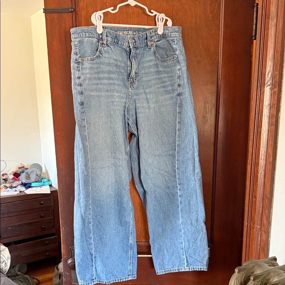 American Eagle Outfitters Light Blue Relaxed Jeans